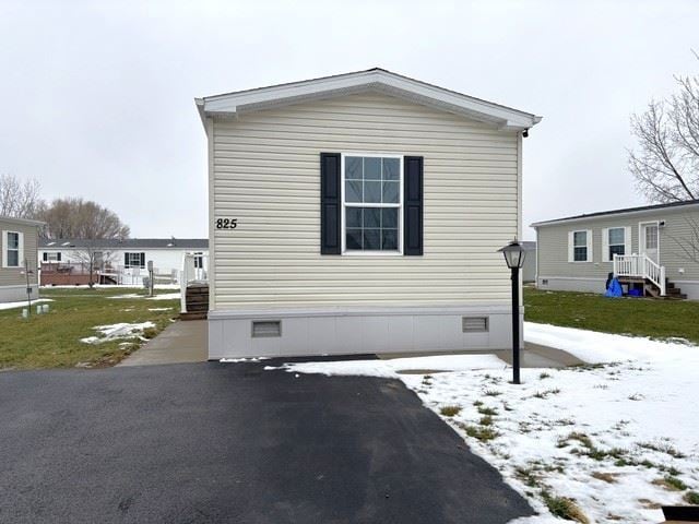 Building Photo - 825 Willowbrook Dr