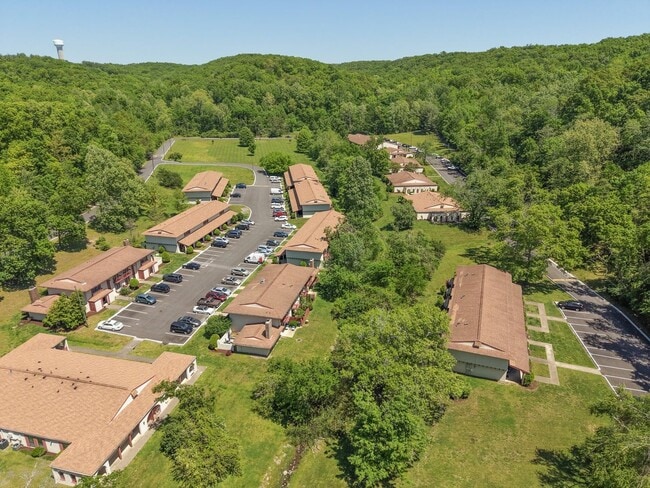 Building Photo - Discover the most affordable home in Belle Forest, located in Nashville's highly coveted 37221 zi...
