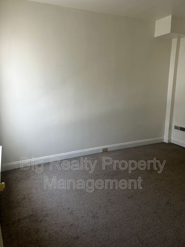 Building Photo - 441 Walnut St