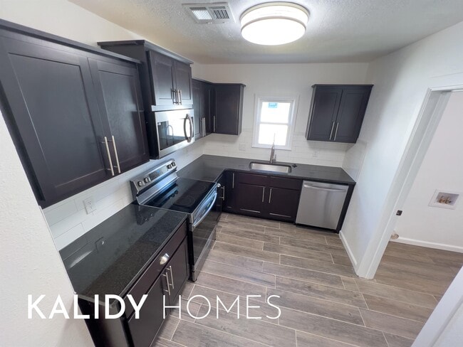 Building Photo - 3504 N Westmont St