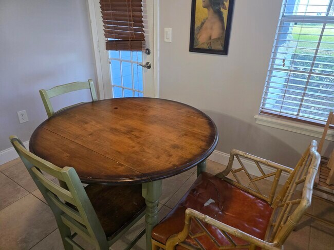 Building Photo - 1215 Crystal Way