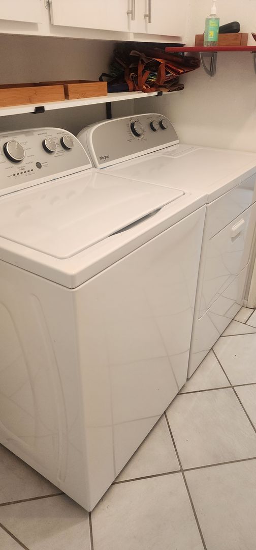 Building Photo - Modern & Fully Furnished Townhouse with Mountain Views – Santa Barbara