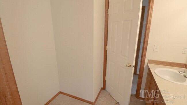 Building Photo - Beautiful 4-Bedroom Home with Custom Finishes & Thoughtful Layout