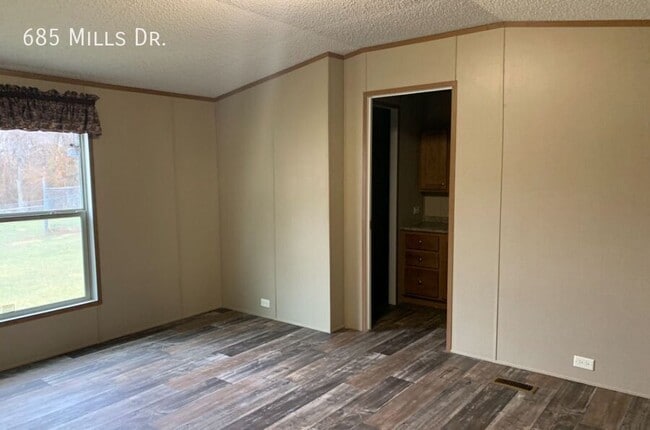Building Photo - 685 W Mills Dr
