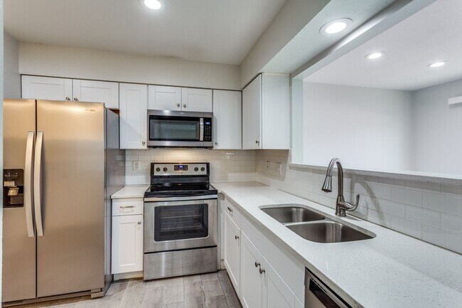 Building Photo - 13314 Goodland Pl