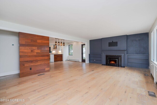 Building Photo - 828 Kingston Terrace
