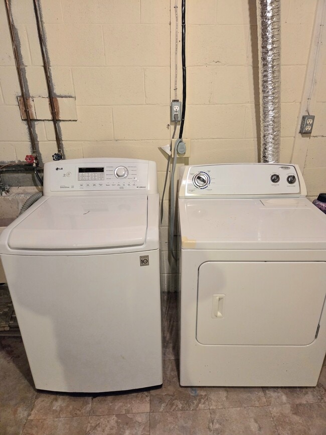 Building Photo - 5407 Leeway Ct