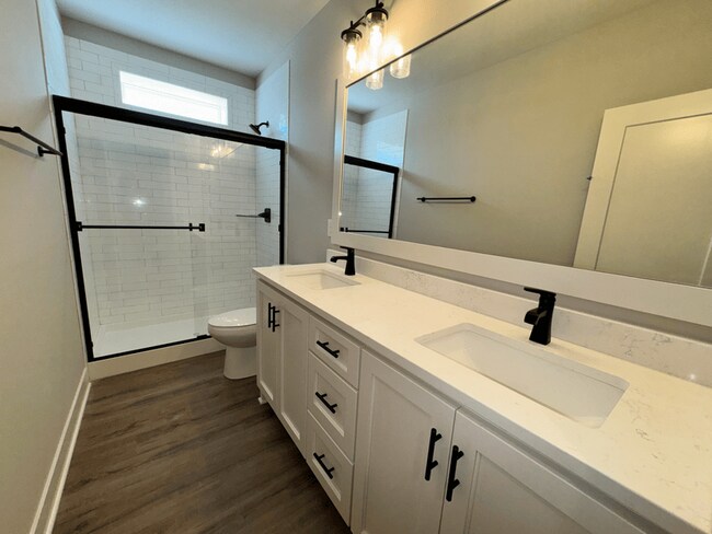 Building Photo - 1437 SW Winthrop Dr