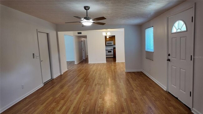 Building Photo - 5517 Maxine Dr