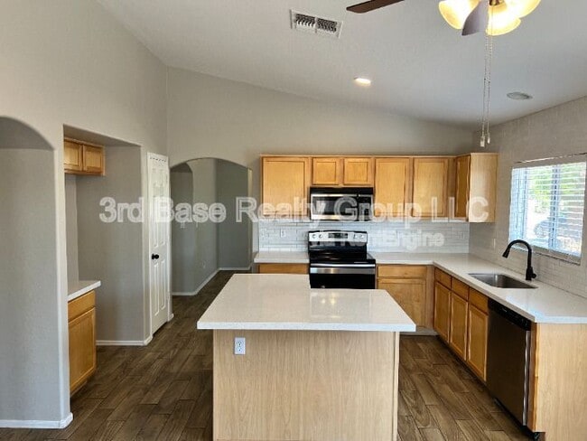 Building Photo - 724 S 223rd Ln