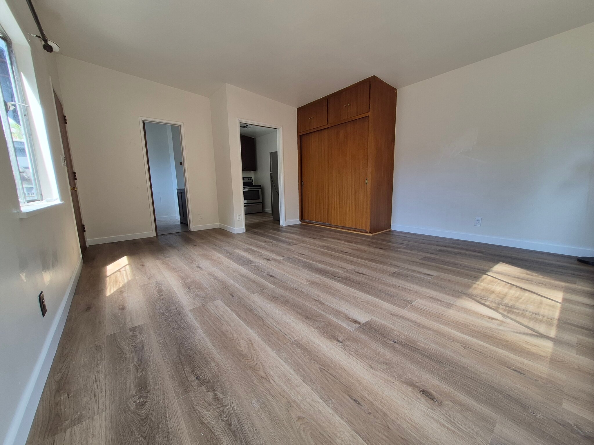 Building Photo - 3443 Cahuenga Blvd W