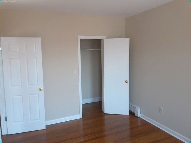 Building Photo - 2343 Barnum Ave