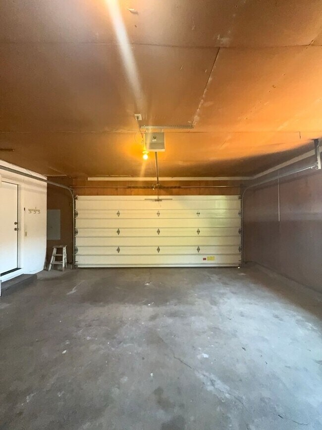 Building Photo - 615 Beverly Way