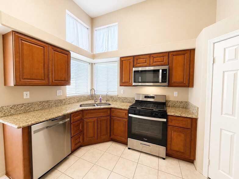 Building Photo - 1281 Osprey St