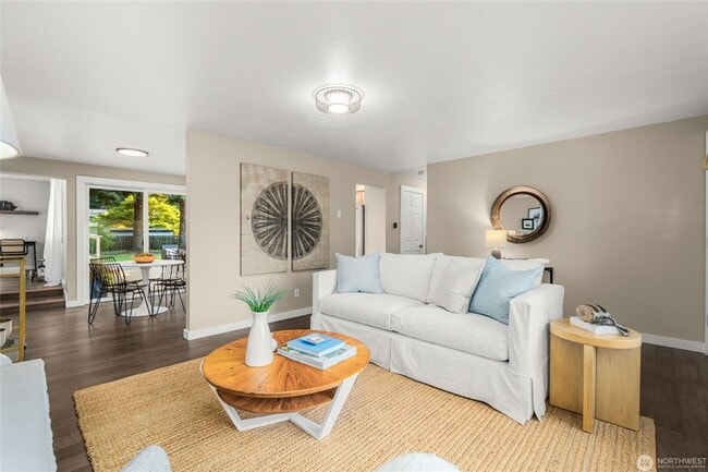 Building Photo - Classic Mid-Century Rambler with Modern Co...