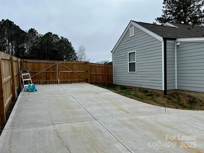 Building Photo - 1308 Old Concord Rd
