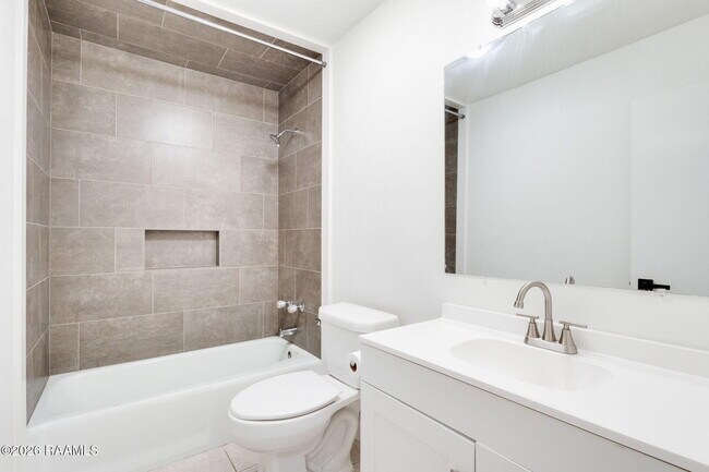 Building Photo - 304 W Broussard St