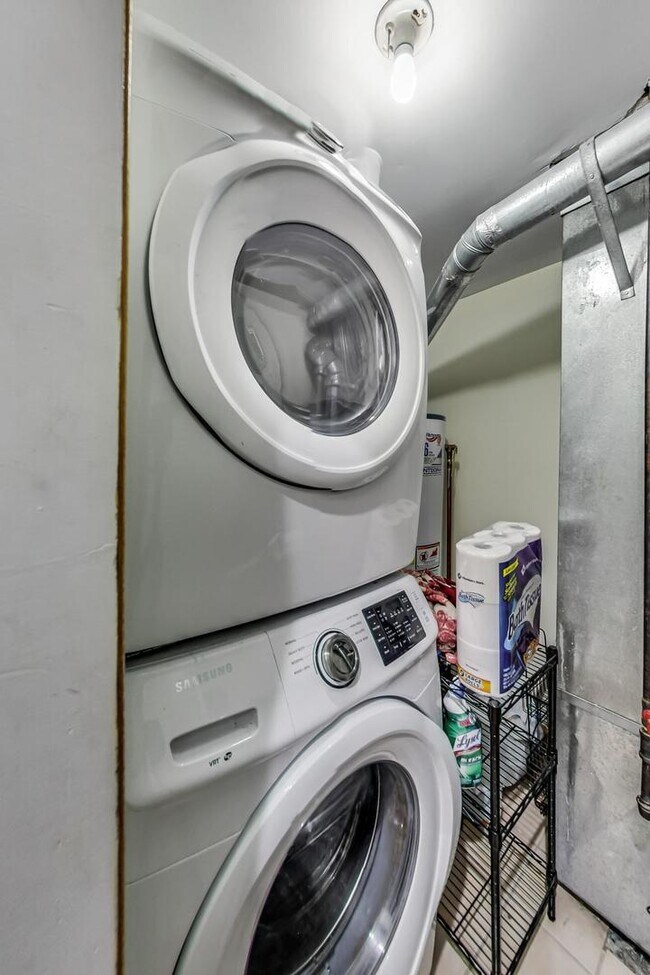 Building Photo - 1452 W Cortez St