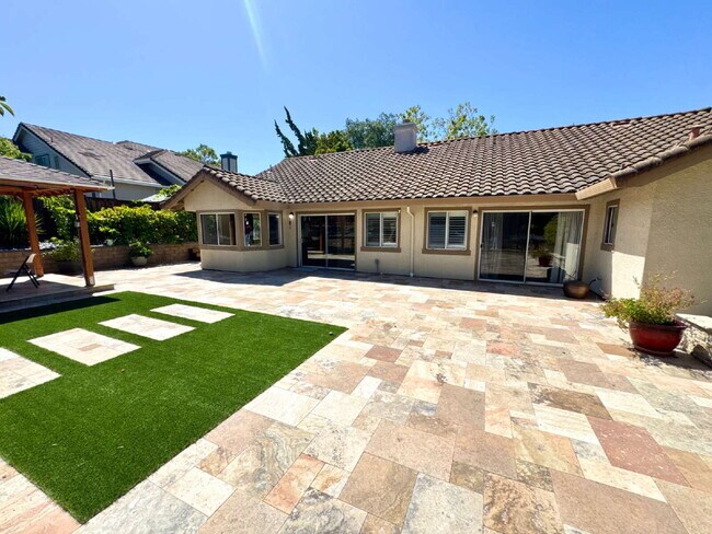 Building Photo - Bright 4 Bedroom San Jose Home With Tall Ceilings