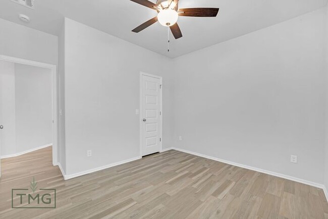 Building Photo - New Listing! Enclave at Parker Village!