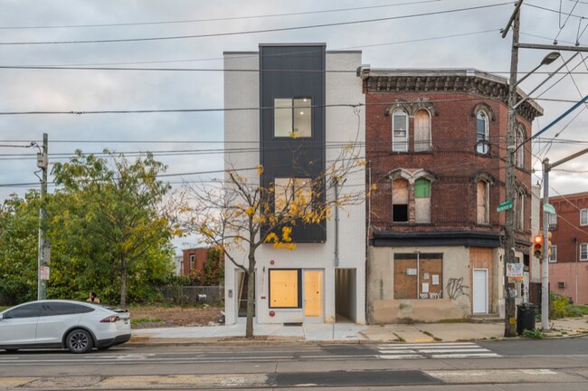 Building Photo - 4432 Lancaster Ave