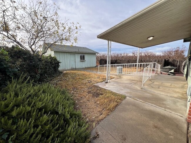 Building Photo - Reedley Country Home For rent