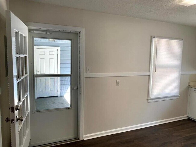 Building Photo - 3 Bedroom 1 Bathroom House in Mobile- FIRST MONTH RENT HALF OFF!!!