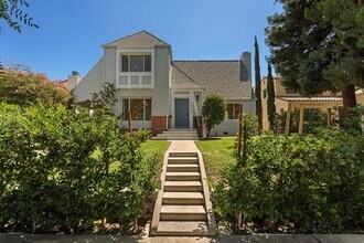 Building Photo - 4 Bed • 3 Bath • 2,135 Sq Ft (Main House) ...