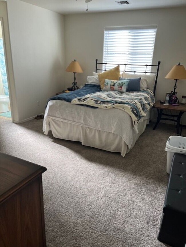 Building Photo - 6260 N Old McDonald Dr