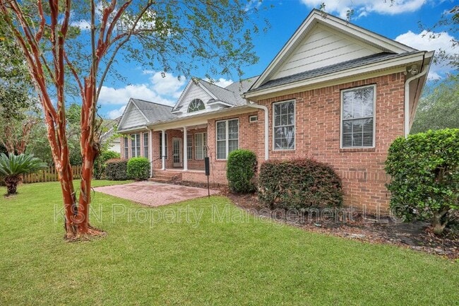 Building Photo - 5 Southernwood Pl