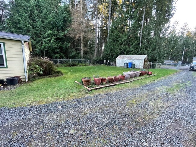 Building Photo - Lakebay 3 Bedroom Available Now, Fenced Yard & More! $500 Move in Bonus!