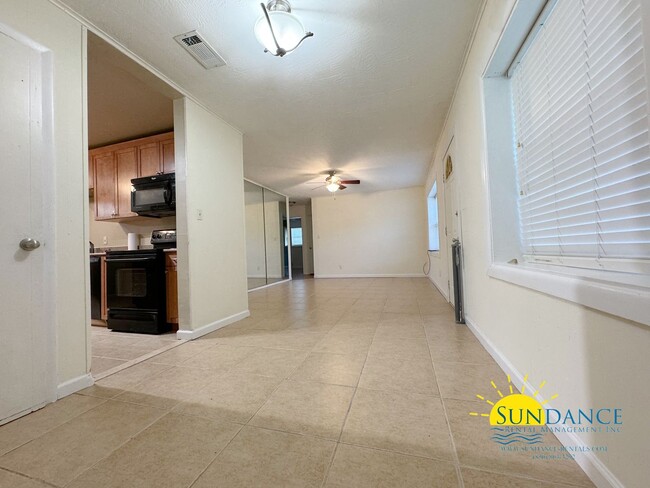 Building Photo - Charming 4-Bedroom Home in Fantastic Neigh...
