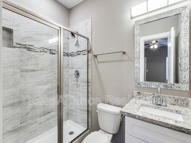 Building Photo - 3207 Karen St