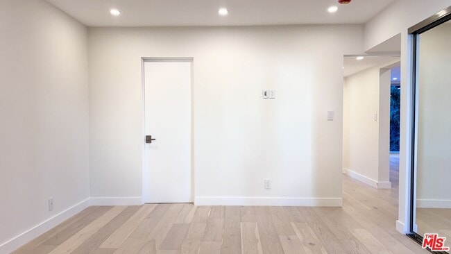 Building Photo - 414 N Palm Dr