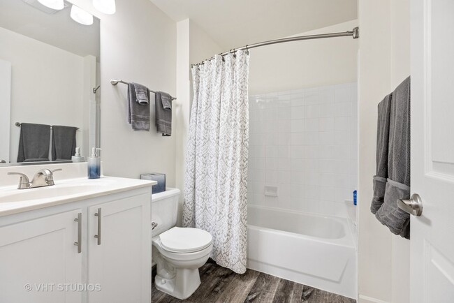 Building Photo - 431 Chopin Ct
