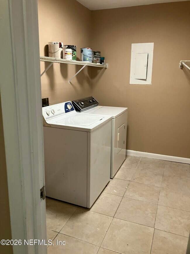 Building Photo - 2515 Waters Edge Dr