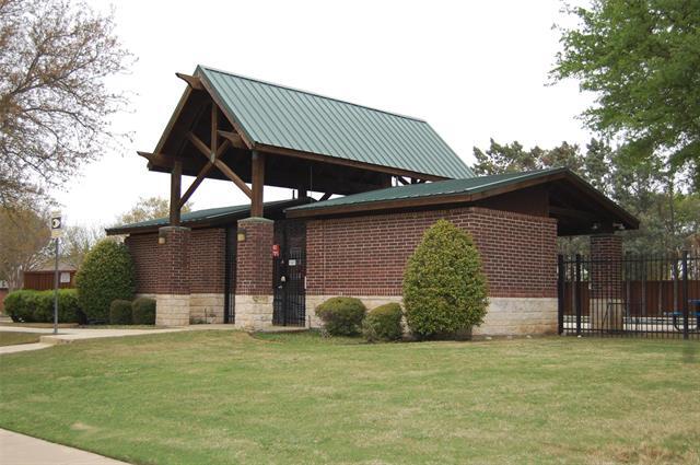 Building Photo - 1513 Tanglewood Dr