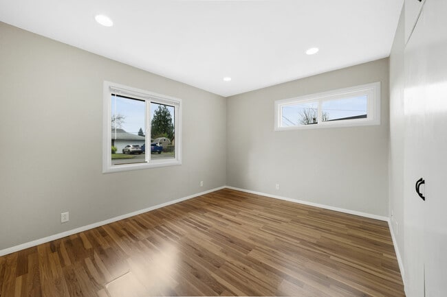 Building Photo - 903 Bonney Ave