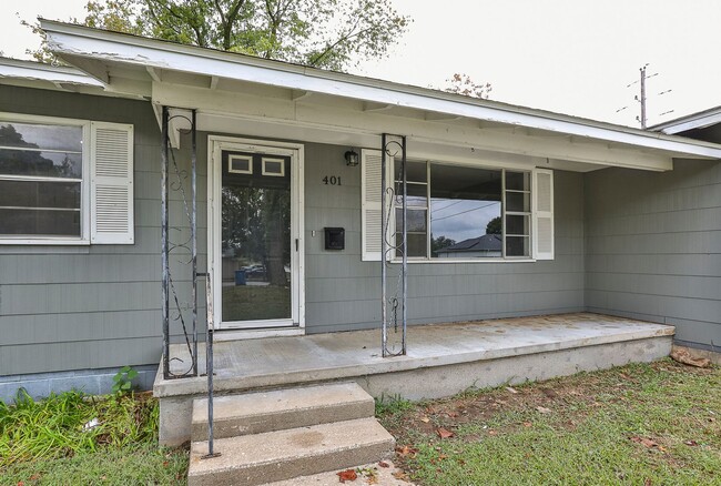 Building Photo - Newly Remodeled | 3 Bedroom | 1 Bathroom |...