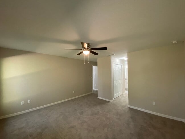 Building Photo - Custom Home - Desirable SW Ocala Neighborhood 3/2/2 **Won't Last**