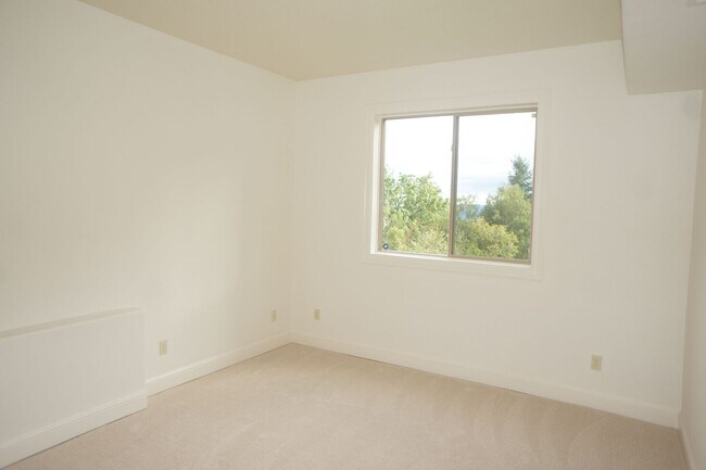 Building Photo - Exquisite NW Portland 4 bedroom with panoramic views