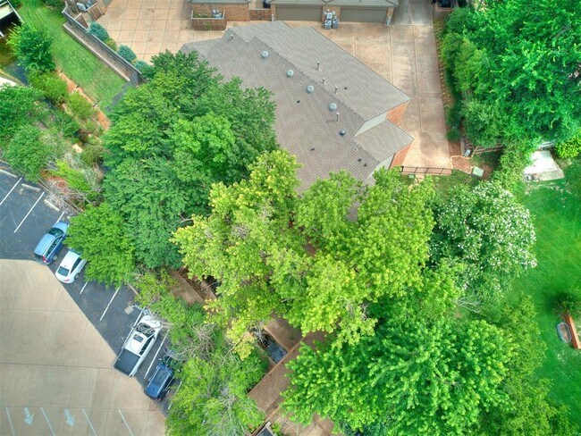 Building Photo - 1201 Glenbrook Dr