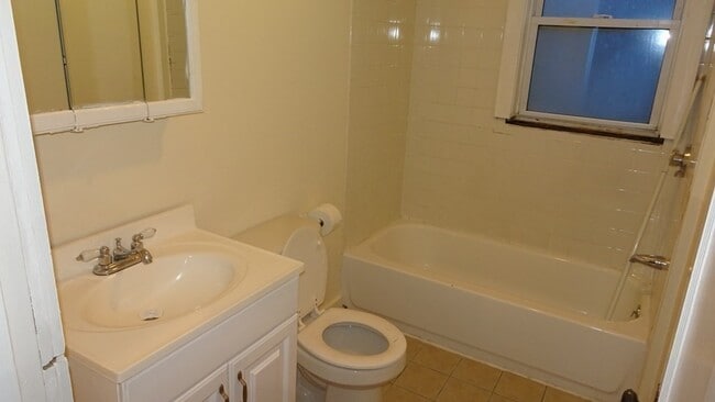 Building Photo - 911 Pine St