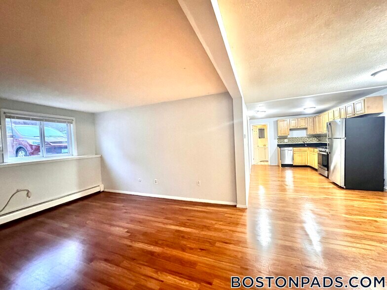 Building Photo - 715 N Main St