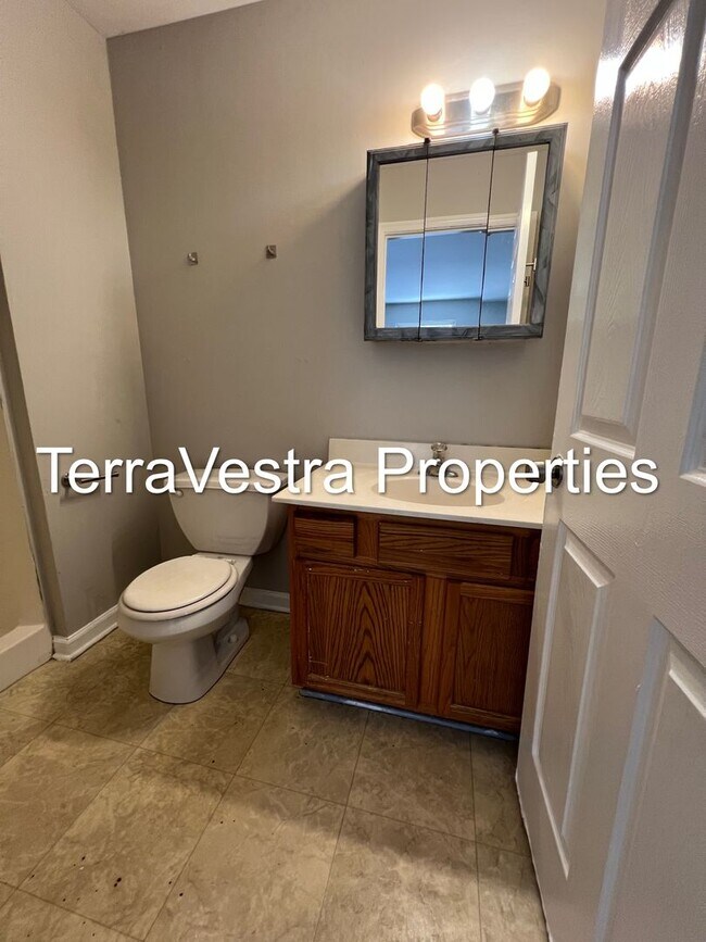 Building Photo - 1100-1102 Buck Street