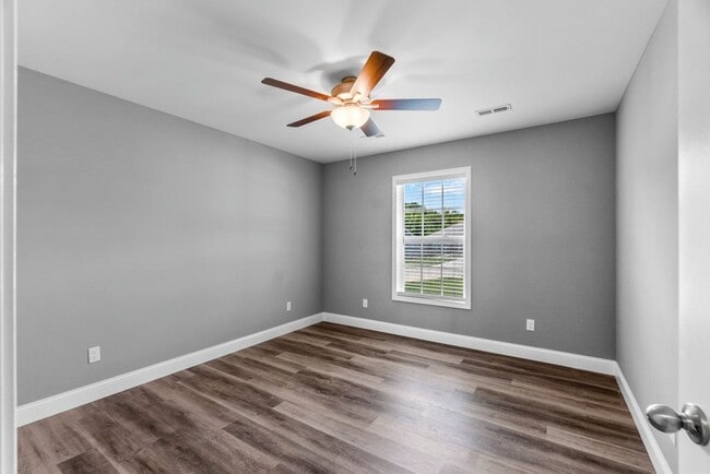 Building Photo - Newer House In Cape Girardeau