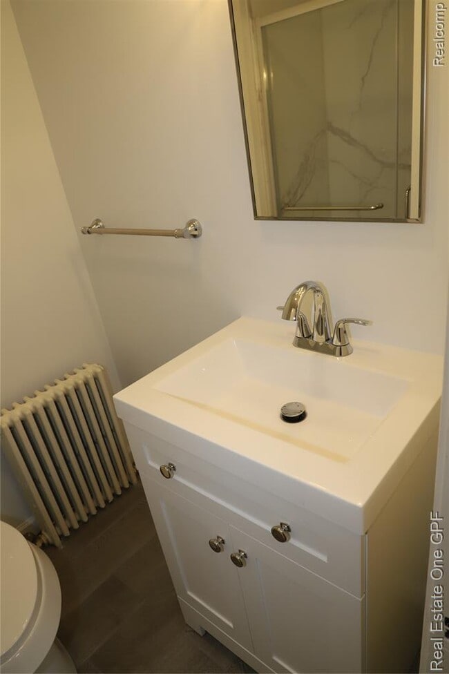 Building Photo - 271 W Maple Rd