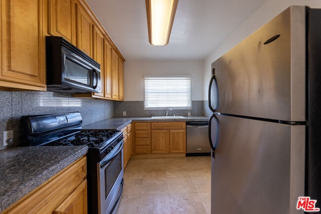 Building Photo - 8537 Cashio St