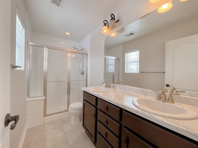 Building Photo - 2846 Iola St