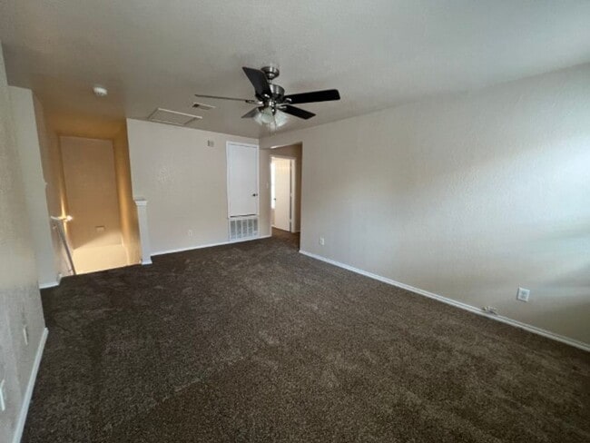 Building Photo - Nice 3 Bedroom Home